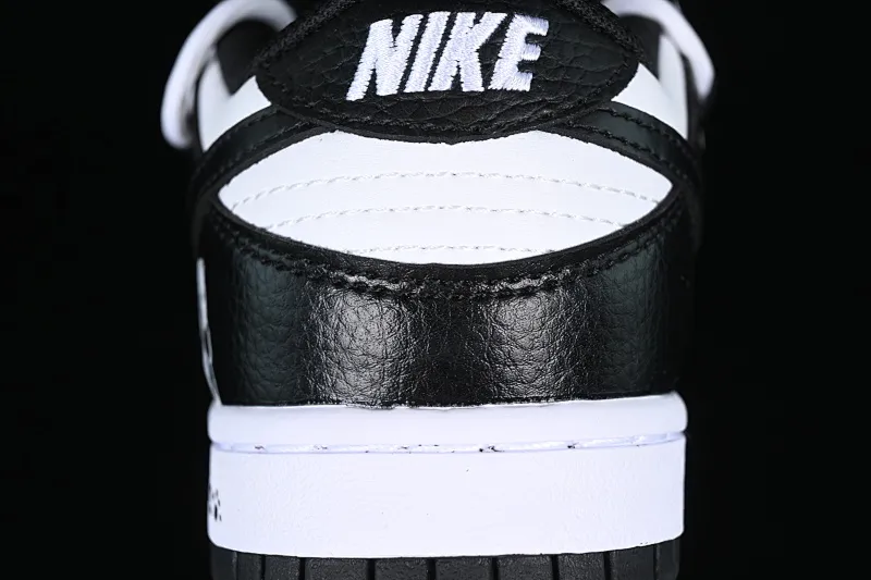 All Categories Nk SB Dunk Series Nk SB Dunk Low Low-top sneakers Nk Dunk Low Black and White Panda Customized version of deconstructed strap casual sneakers DD1391-100